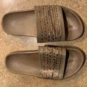 Justice slides size 6